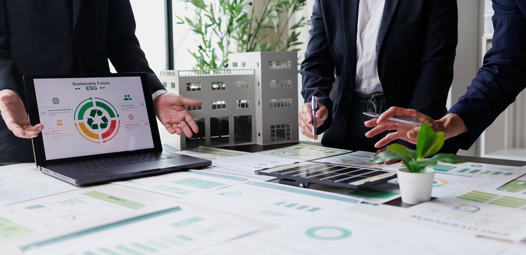 Voluntary and compliance carbon markets explained