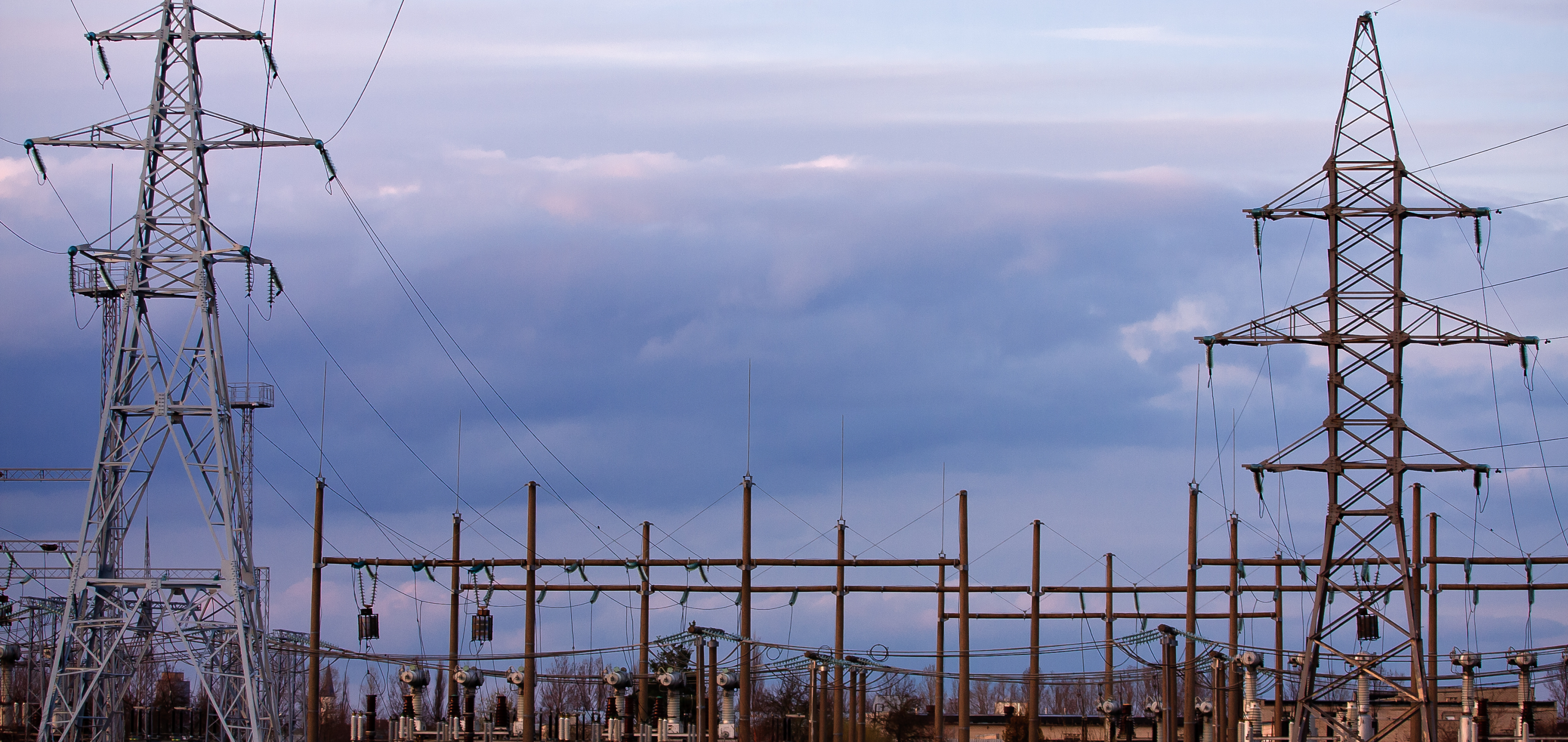 Reliable electricity through strong power grids